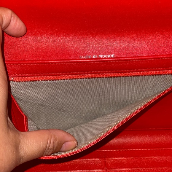 AUTHENTIC RED CHANEL CAVIAR LEATHER - LIKE NEW! - Picture 10 of 16